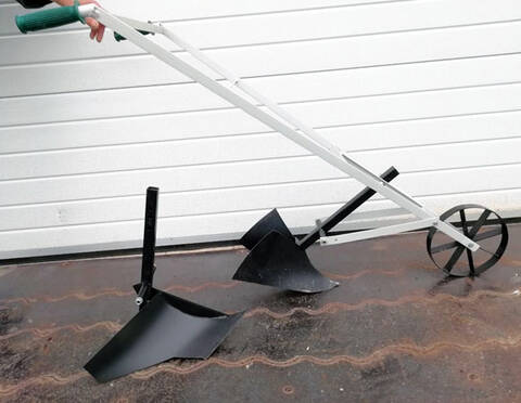 Ручний плужок для посадки та підгортання картоплі 2 в 1 - фото №1 Ручний плужок для посадки та підгортання картоплі 2 в 1 отзывы